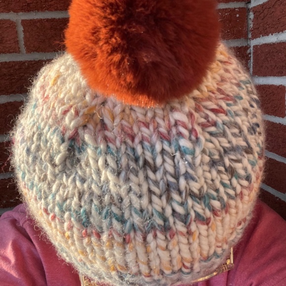 Hand Knit Beanie Fur Pom - Picture 3 of 3